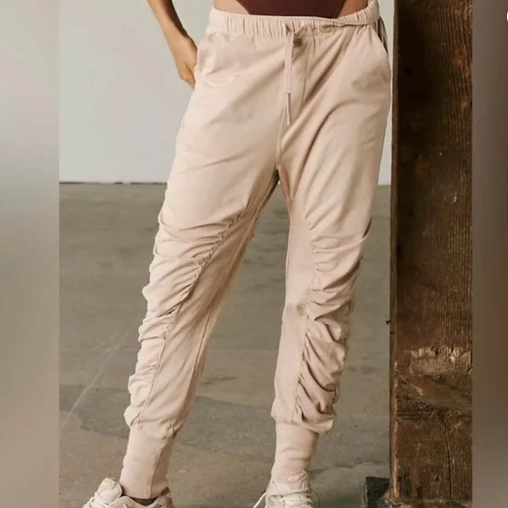 Free People Hot Shot Shirred Pants Small Beige Rematch NWT NEW FP MOVEMENT $78 - Picture 5 of 7